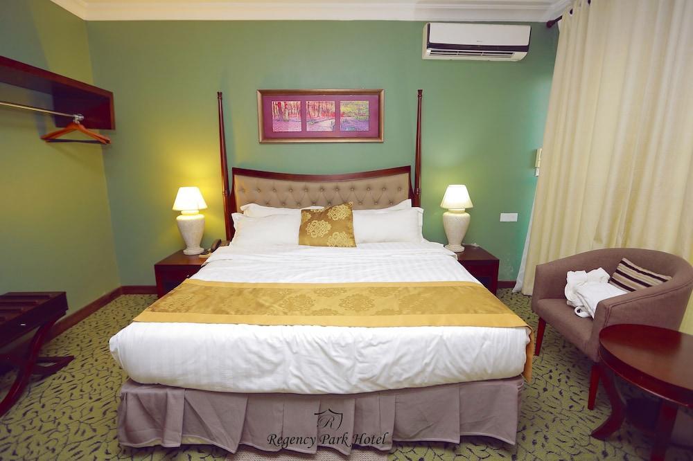 Regency Park Hotel Dar es Salaam Exteriör bild