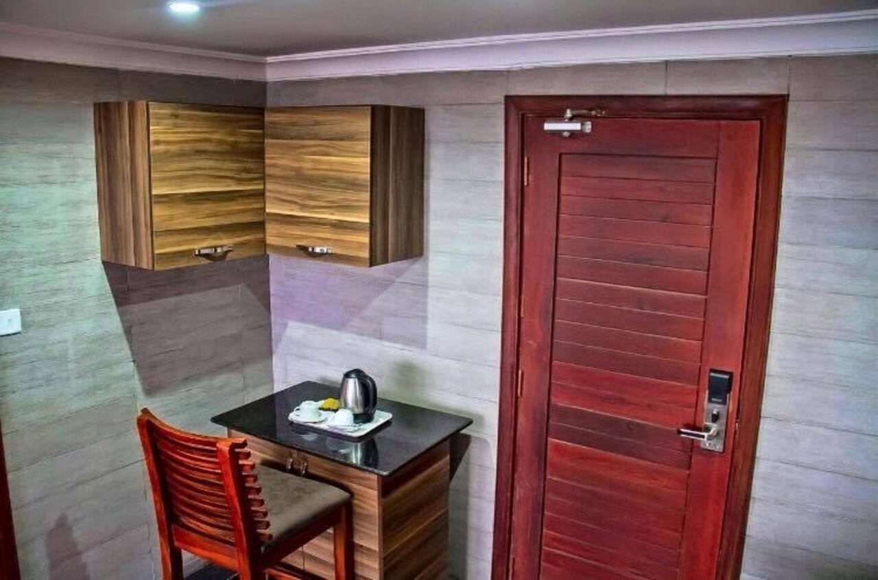 Regency Park Hotel Dar es Salaam Exteriör bild