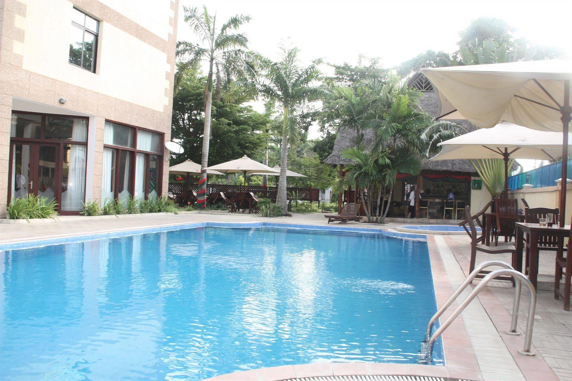 Regency Park Hotel Dar es Salaam Exteriör bild