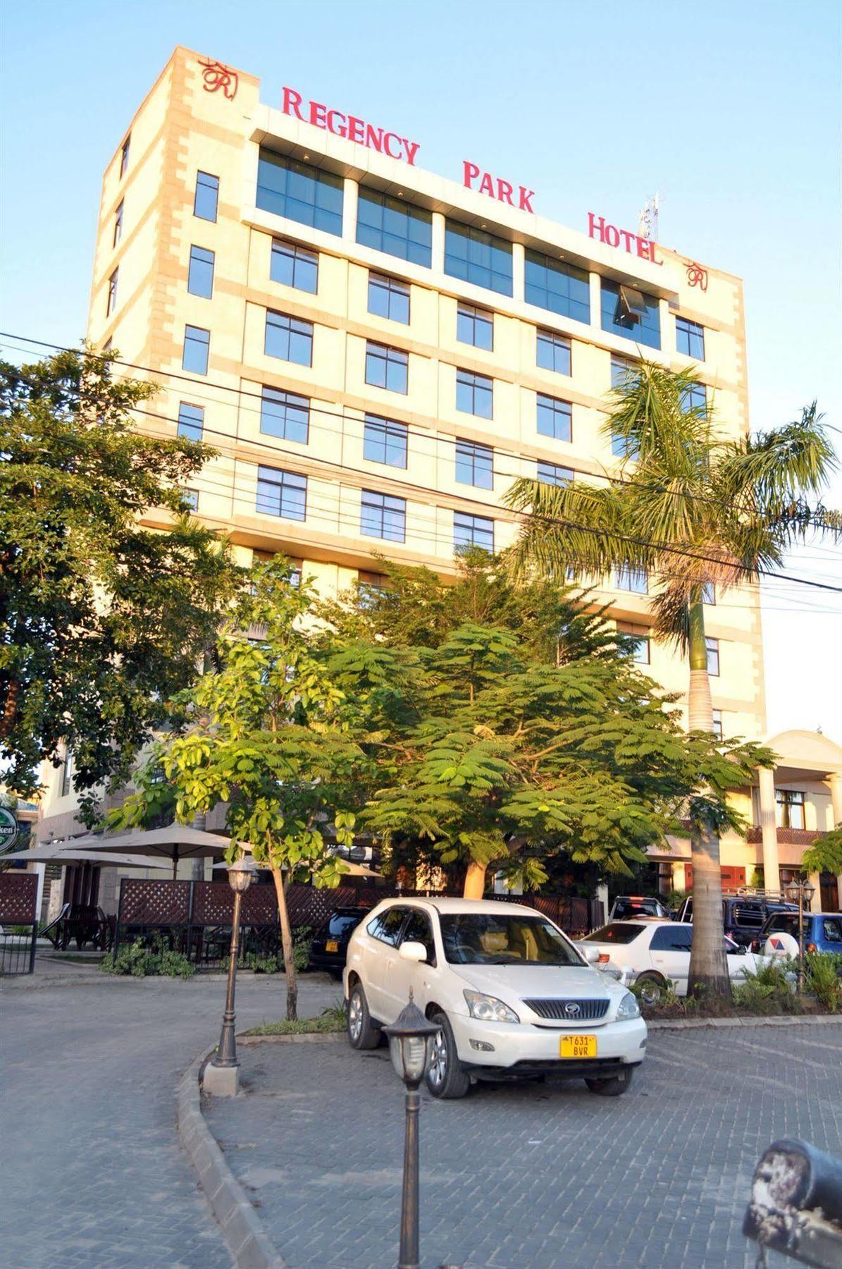 Regency Park Hotel Dar es Salaam Exteriör bild