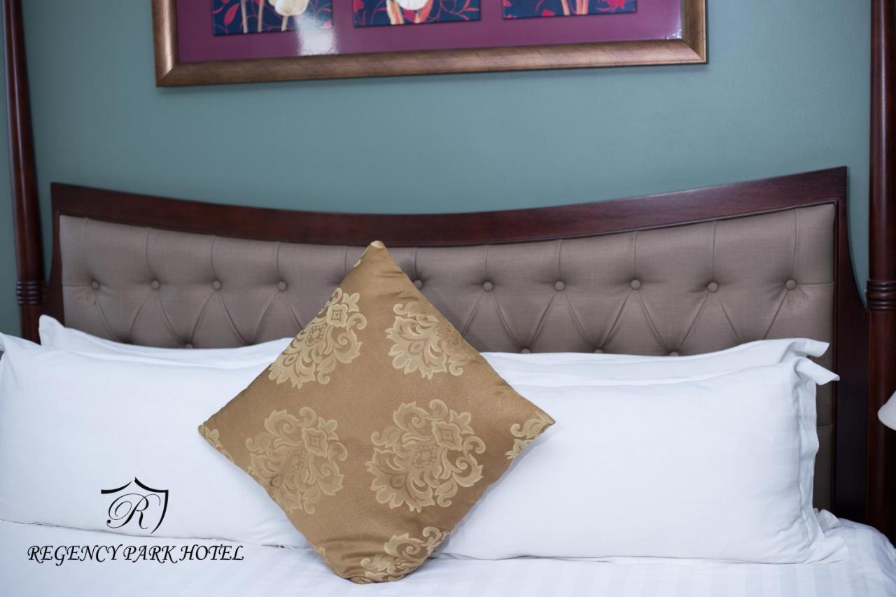 Regency Park Hotel Dar es Salaam Exteriör bild