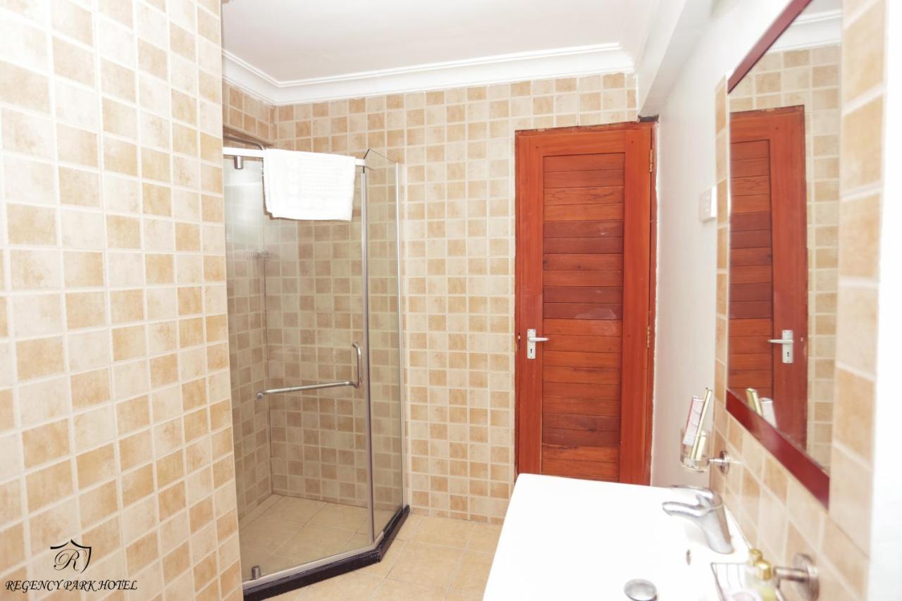 Regency Park Hotel Dar es Salaam Exteriör bild