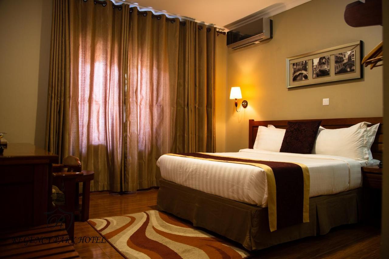 Regency Park Hotel Dar es Salaam Exteriör bild